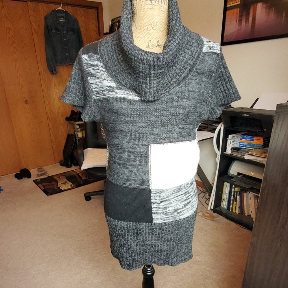 M Street size Medium color block tunic sweater